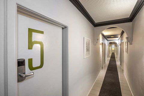 Skyways Hotel - Accommodation Adelaide 1