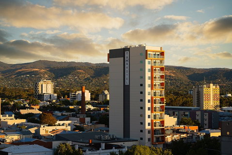 Tom's Court Hotel - Accommodation Adelaide 1
