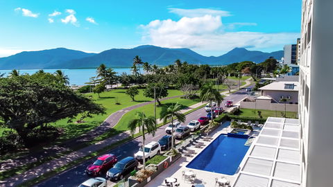 Holiday Inn Cairns Harbourside - Accommodation Adelaide 1