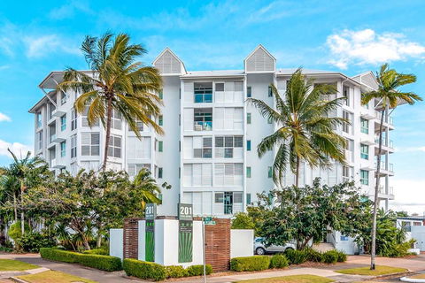 201 Lake Street - Cairns - Accommodation Adelaide 0