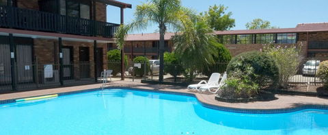 Maclin Lodge - Accommodation Adelaide 1