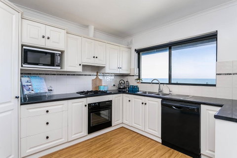 Blissful Beachfront Beachouse - Accommodation Adelaide 8