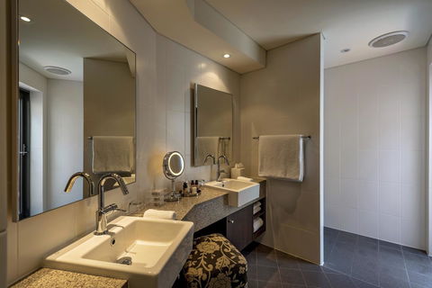 The Louise - Accommodation Adelaide 13