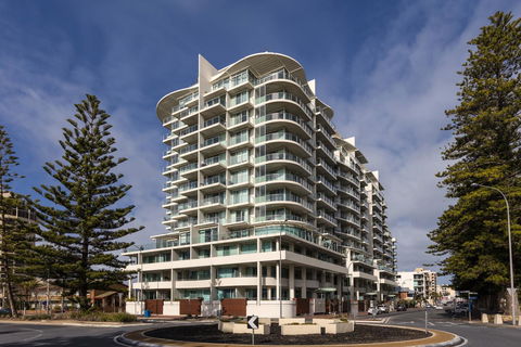 Oaks Glenelg Liberty Suites - Accommodation Adelaide 0