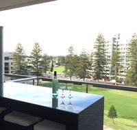 Beachside Luxury getaway in Glenelg - Accommodation Adelaide