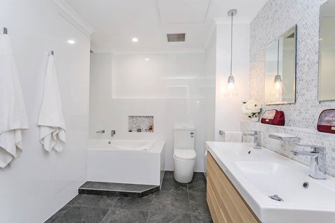 Heart Of Glenelg BnB - Accommodation Adelaide 2