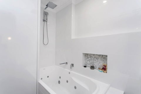 Heart Of Glenelg BnB - Accommodation Adelaide 4
