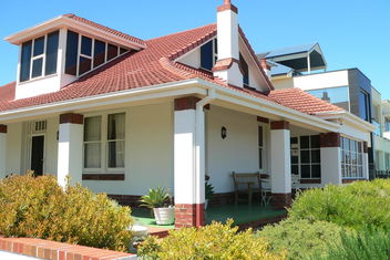 Brighton Beach House with Accommodation Adelaide