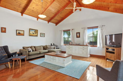 The Log Cabin - 47 Jetty Road - Accommodation Adelaide 4