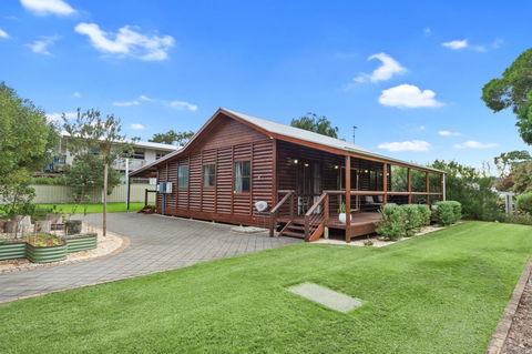 The Log Cabin - 47 Jetty Road - Accommodation Adelaide 13