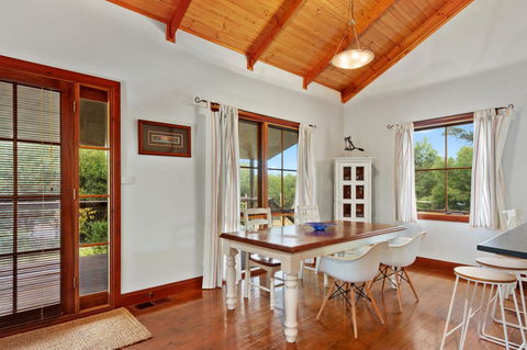 The Log Cabin - 47 Jetty Road - Accommodation Adelaide 5
