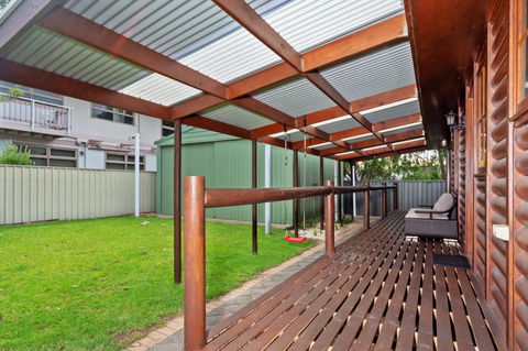 The Log Cabin - 47 Jetty Road - Accommodation Adelaide 9