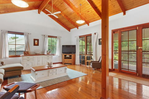The Log Cabin - 47 Jetty Road - Accommodation Adelaide 1