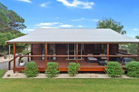 The Log Cabin - 47 Jetty Road - Accommodation Adelaide 0
