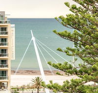 Beachside luxury  comfort ocean views in Glenelg - Accommodation Adelaide