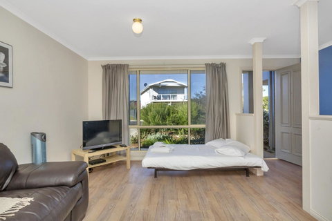 The Lighthouse - Port Willunga - C21 SouthCoast Holidays - Accommodation Adelaide 9