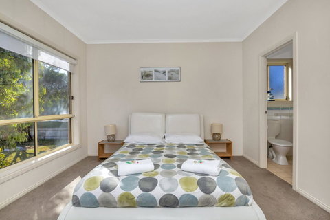 The Lighthouse - Port Willunga - C21 SouthCoast Holidays - Accommodation Adelaide 3