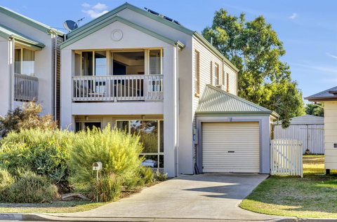 The Lighthouse - Port Willunga - C21 SouthCoast Holidays - Accommodation Adelaide 0