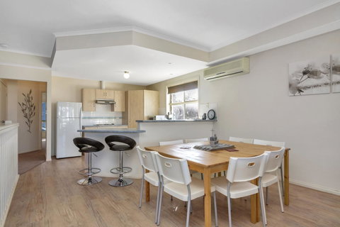 The Lighthouse - Port Willunga - C21 SouthCoast Holidays - Accommodation Adelaide 5