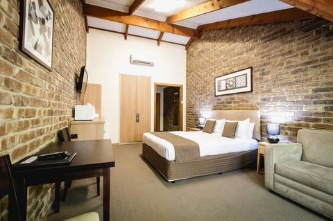 The Lodge By Manna - Accommodation Adelaide 3