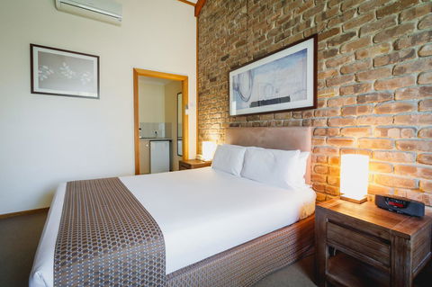 The Lodge By Manna - Accommodation Adelaide 6