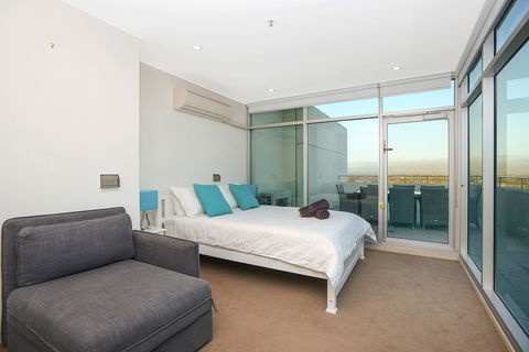 Glenelg Skyline Penthouse - Accommodation Adelaide 36