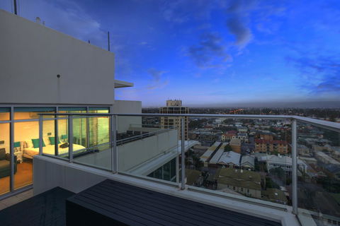 Glenelg Skyline Penthouse - Accommodation Adelaide 10