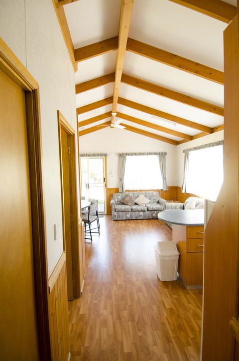 Lakeside Tourist Park - Accommodation Adelaide 5