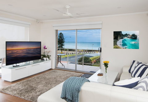 Stylish 3 Bedroom Beachview Apartment - Accommodation Adelaide 0