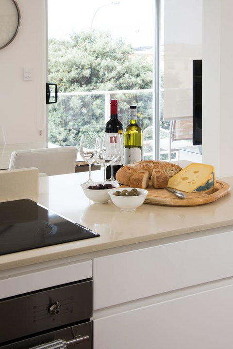 Stylish 3 Bedroom Beachview Apartment - Accommodation Adelaide 7