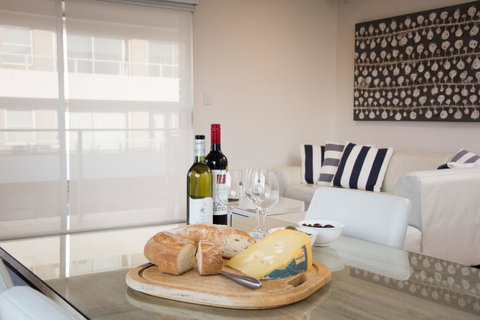 Stylish 3 Bedroom Beachview Apartment - Accommodation Adelaide 9