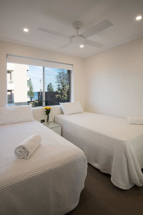 Stylish 3 Bedroom Beachview Apartment - Accommodation Adelaide 11