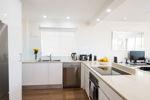 Stylish 3 Bedroom Beachview Apartment - Accommodation Adelaide 6