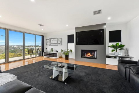 BENGALEE EXECUTIVE TOWNHOUSE- MODERN & STYLISH - Accommodation Adelaide 5