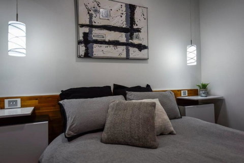BENGALEE EXECUTIVE TOWNHOUSE- MODERN & STYLISH - Accommodation Adelaide 2