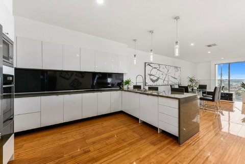 BENGALEE EXECUTIVE TOWNHOUSE- MODERN & STYLISH - Accommodation Adelaide 10