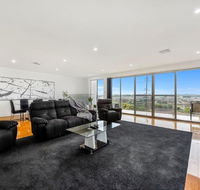 BENGALEE EXECUTIVE TOWNHOUSE- MODERN  STYLISH - Accommodation Adelaide