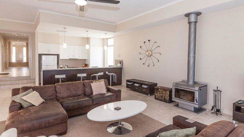 Golfers Paradise (18th Tee) - 52 Huntingdale Drive - Accommodation Adelaide 18