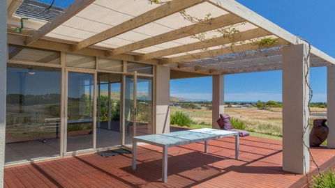 Golfers Paradise (18th Tee) - 52 Huntingdale Drive - Accommodation Adelaide 5