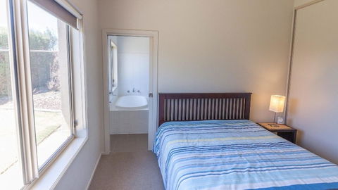 Golfers Paradise (18th Tee) - 52 Huntingdale Drive - Accommodation Adelaide 14