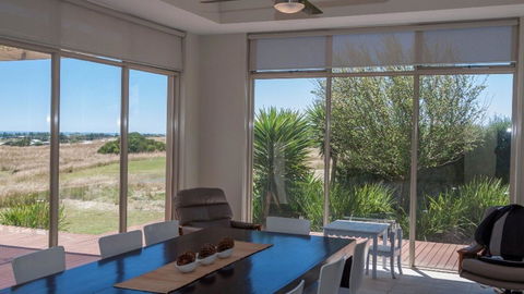 Golfers Paradise (18th Tee) - 52 Huntingdale Drive - Accommodation Adelaide 6