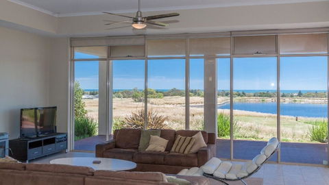 Golfers Paradise (18th Tee) - 52 Huntingdale Drive - Accommodation Adelaide 15