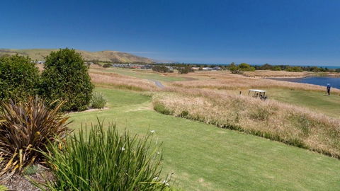 Golfers Paradise (18th Tee) - 52 Huntingdale Drive - Accommodation Adelaide 13
