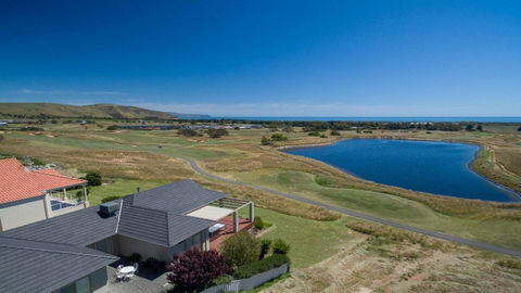 Golfers Paradise (18th Tee) - 52 Huntingdale Drive - Accommodation Adelaide 0