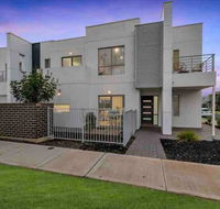 MODERN SPACIOUS 3 BR HOME - NEAR BEACH  AIRPORT - Accommodation Adelaide