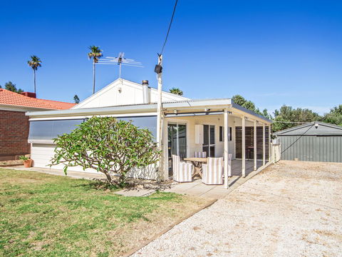 Boat House - Accommodation Adelaide 9