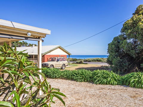 Boat House - Accommodation Adelaide 12