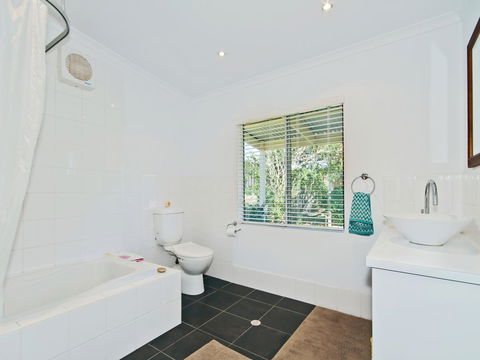 Boat House - Accommodation Adelaide 8