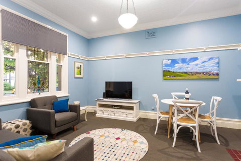 Blue Door Apartments - Accommodation Adelaide 2