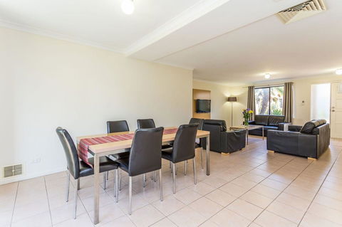 Country Comfort Perth - Accommodation Adelaide 8